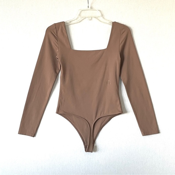 Aritzia Babaton Contour Longsleeve Bodysuit - Picture 4 of 12